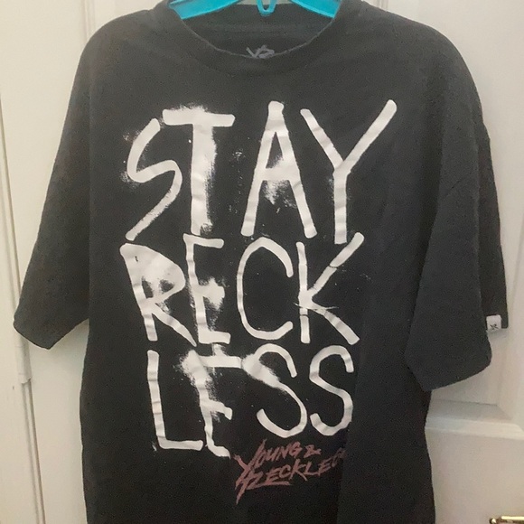 Men’s young and reckless tee xl - Picture 1 of 3
